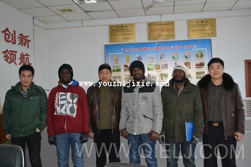 張經(jīng)理和馬經(jīng)理會(huì)見來自非洲的客戶(圖1)