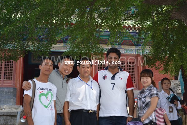 印度客戶(hù)來(lái)這里購(gòu)買(mǎi)大型設(shè)備父子同行(圖2)